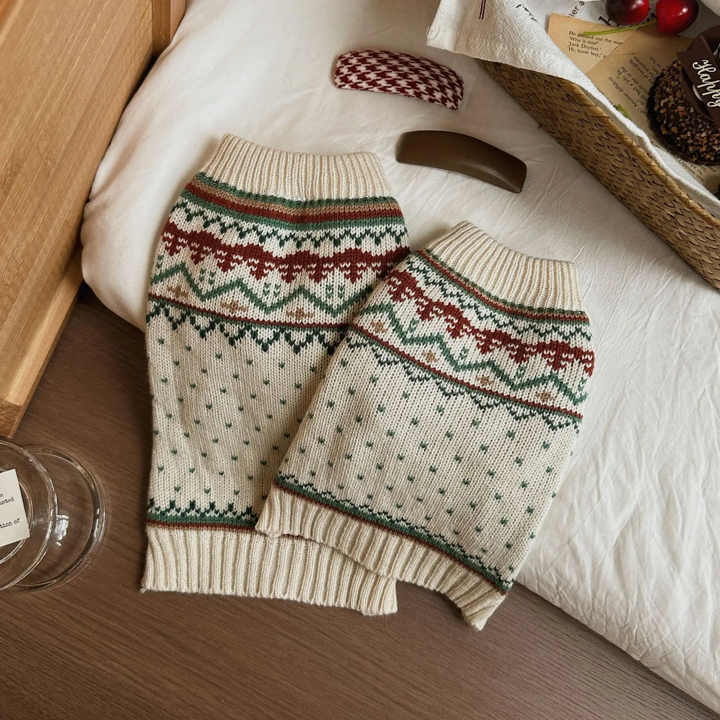 Warm Autumn and Winter Pet Clothes ,Small Dog and Cat Sweaters, Korean Pink Green Knitted Sweater, Simple Fabric Soft Comfortable